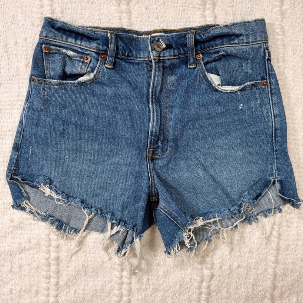 Abercrombie & Fitch The Mom Short High Rise Medium Wash Distressed Denim 28 6